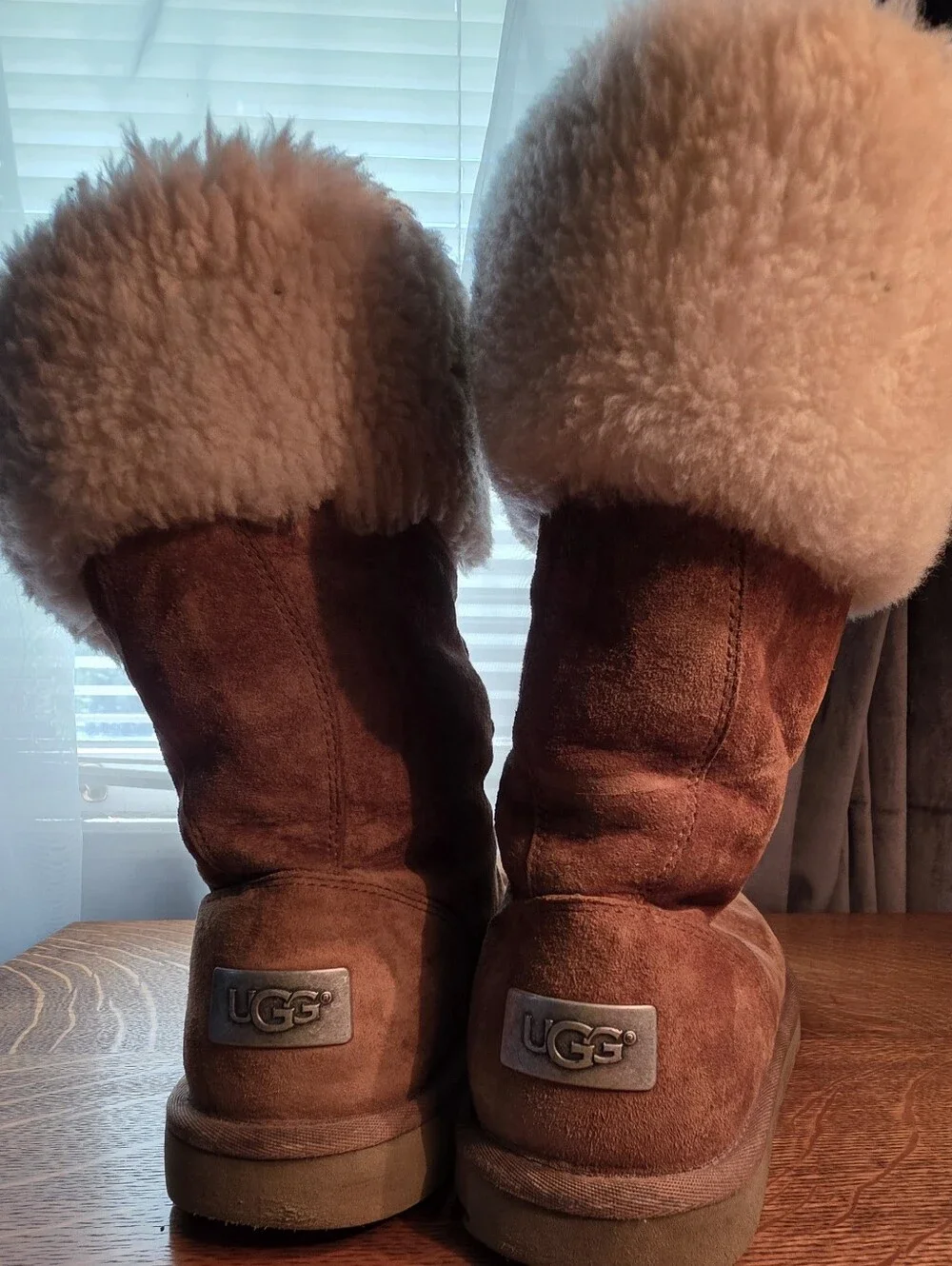 UGG Boots 1892 Montclair shoes sheepskin size 8